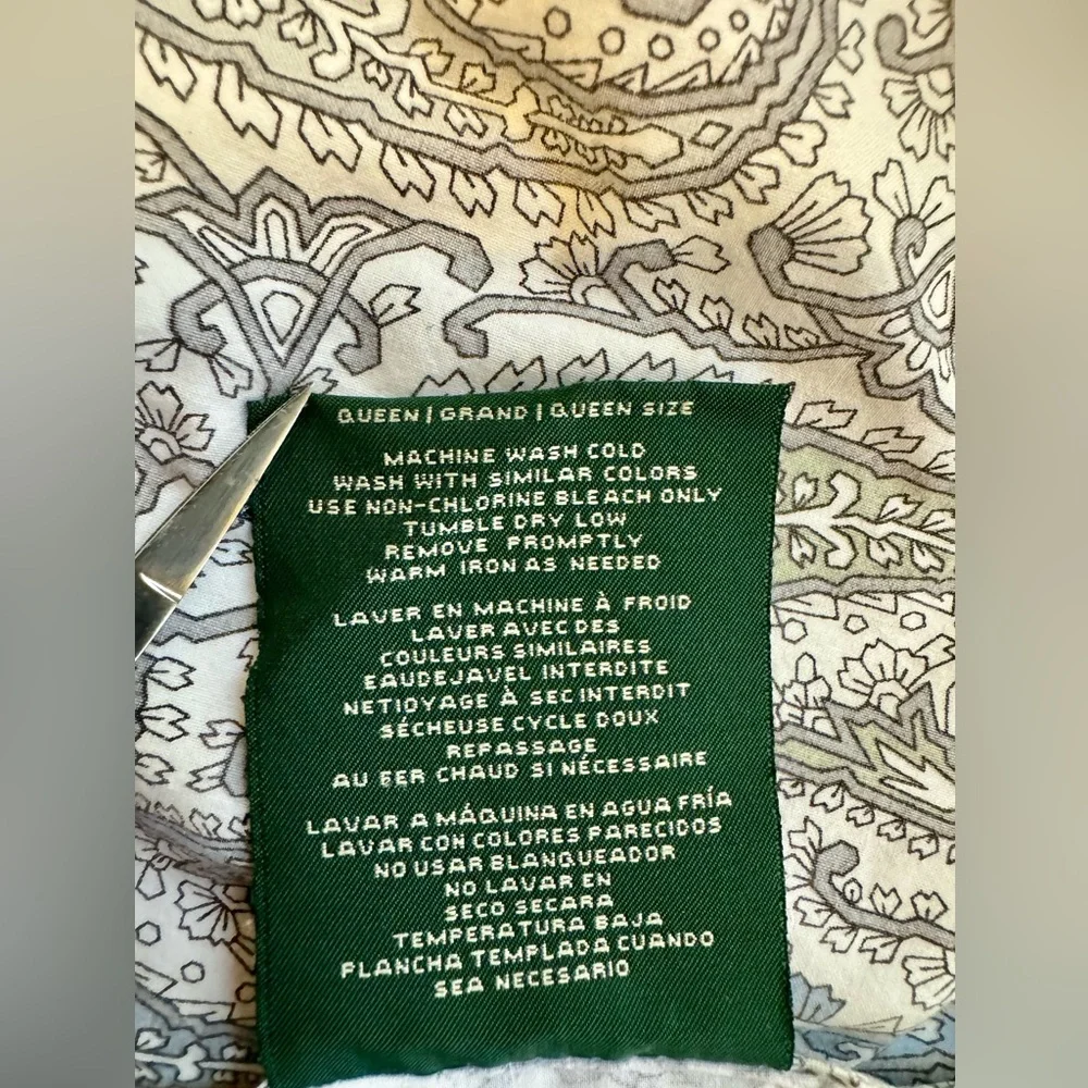 Lauren Ralph Lauren Grey Blue Paisley Queen Sheet. 100% cotton. Excellent